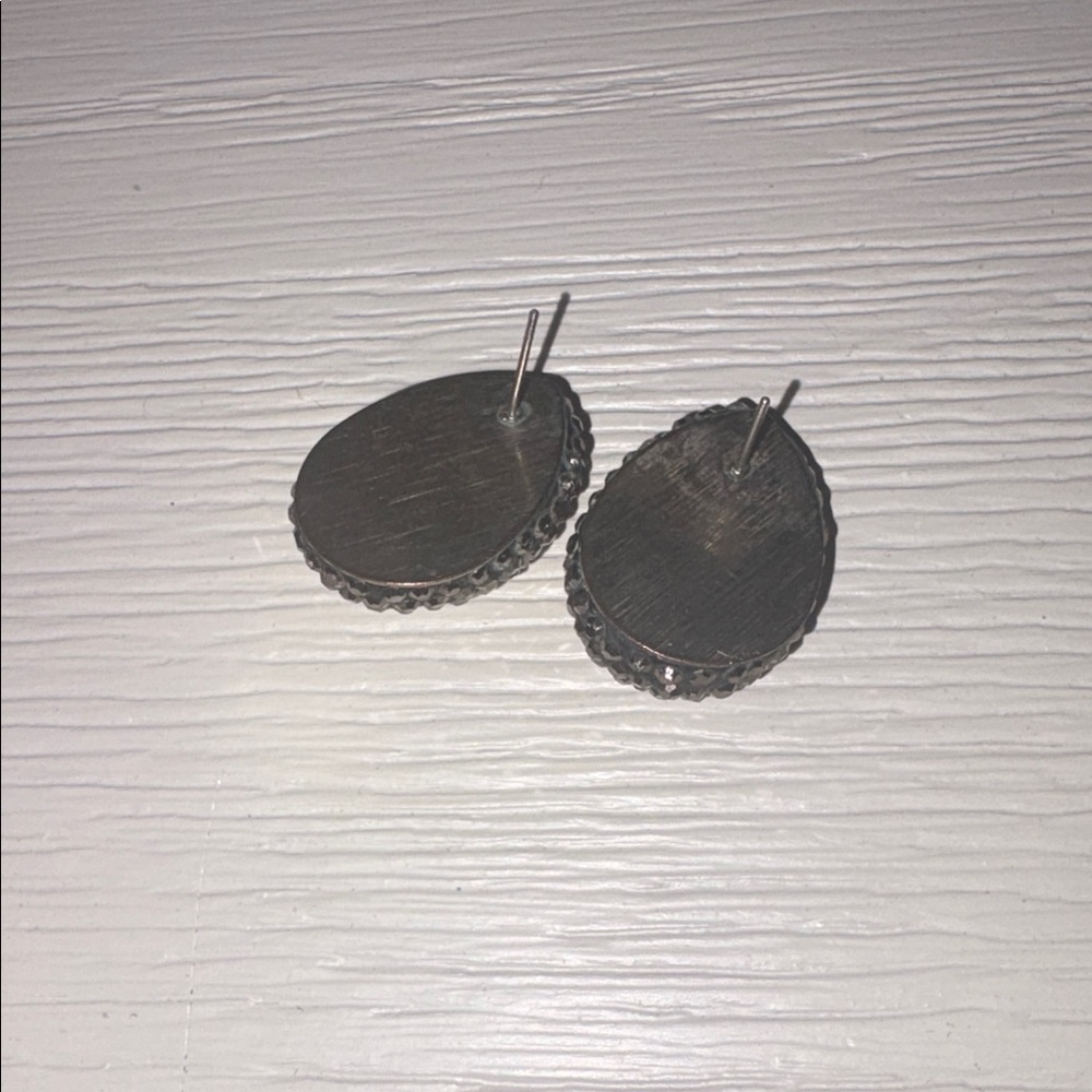 Black and Gold Pearl Earrings with marcasites - Picture 5 of 6